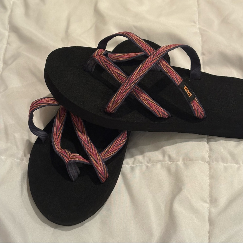 Teva strappy sandals size 8